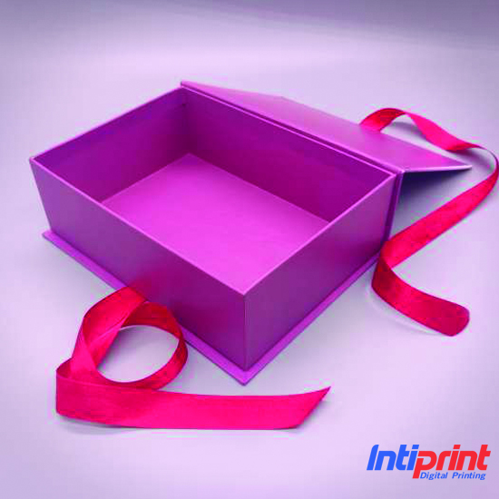 Box Bridesmaid Uk. 20 x 20 x 7 cm